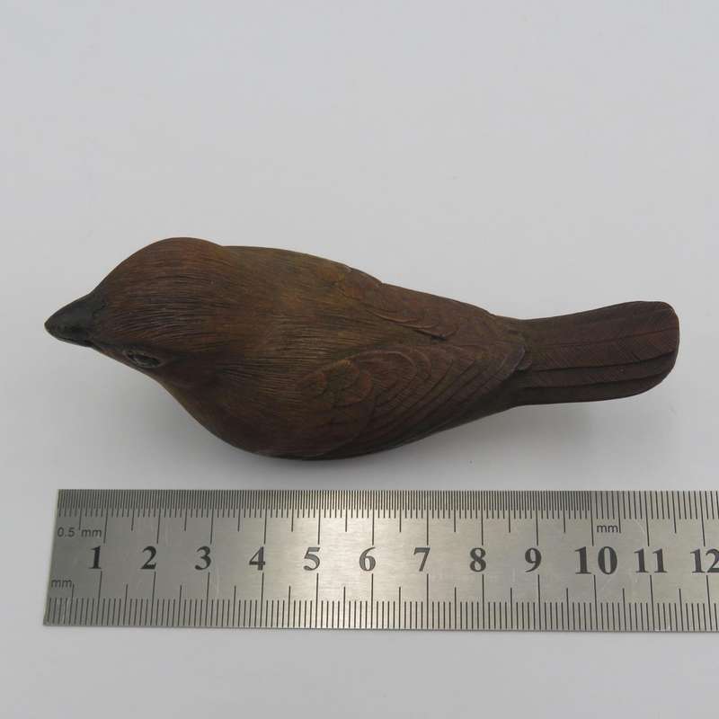 Feathers Cape White eye figurine in wooden case