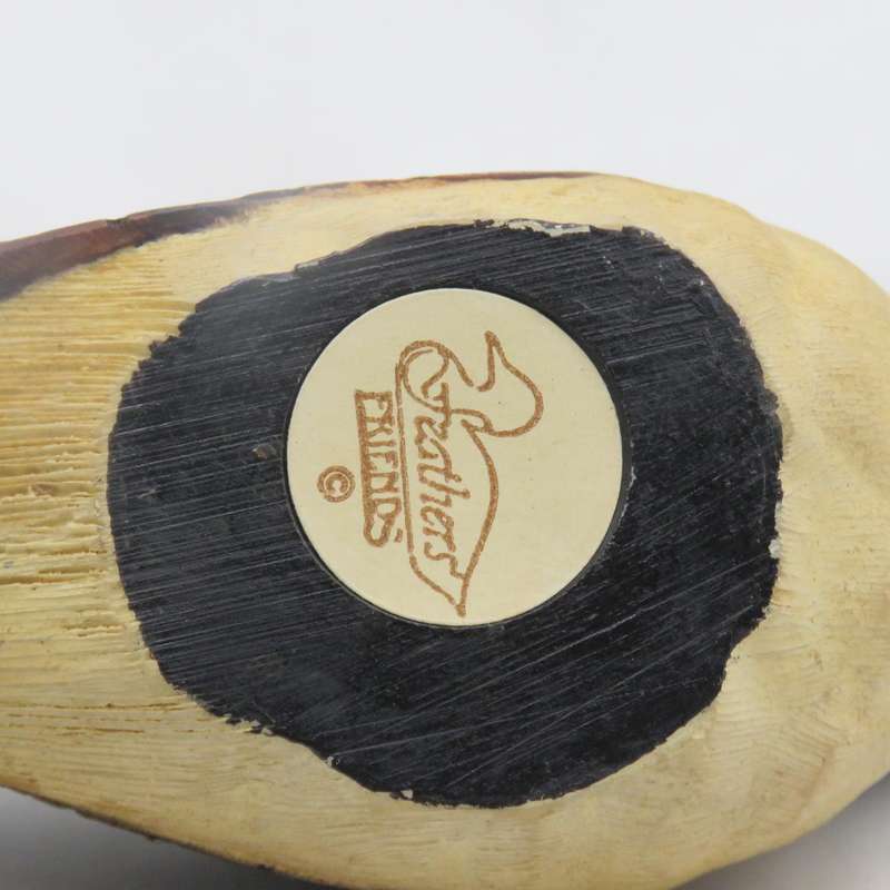 Feathers Cape White eye figurine in box