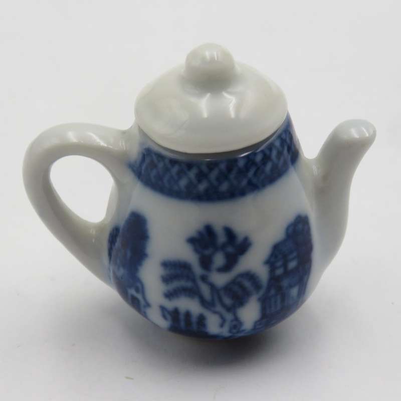 Vintage Willow Pattern porcelain salesman samples - 4 pieces