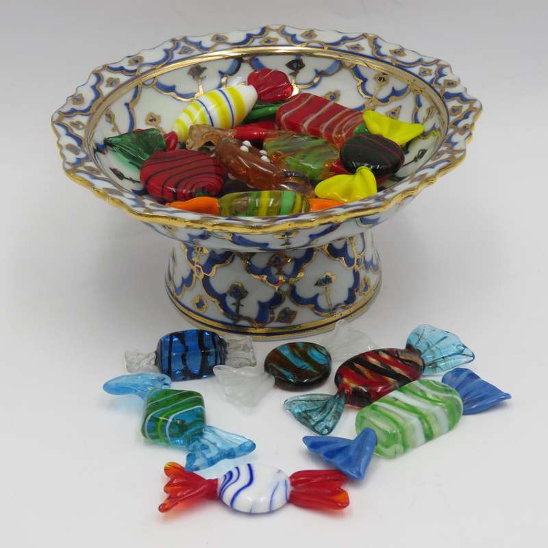 Vintage bowl with 13 Murano glass sweets