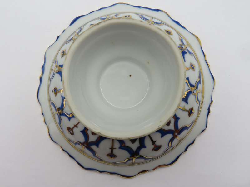Vintage bowl with 13 Murano glass sweets