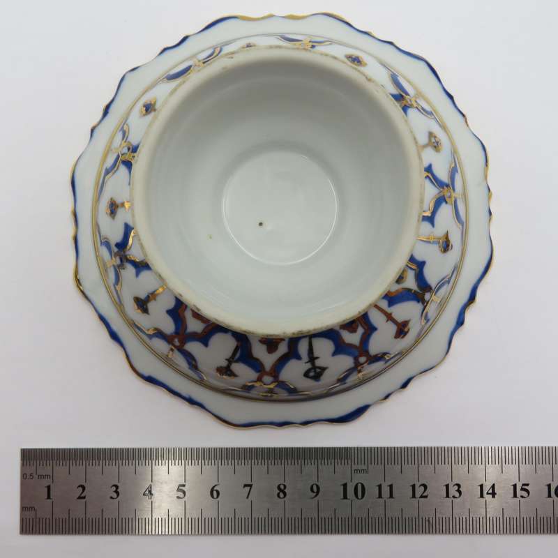 Vintage bowl with 13 Murano glass sweets