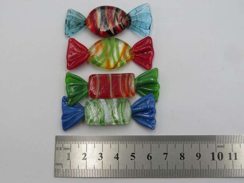 Vintage bowl with 13 Murano glass sweets