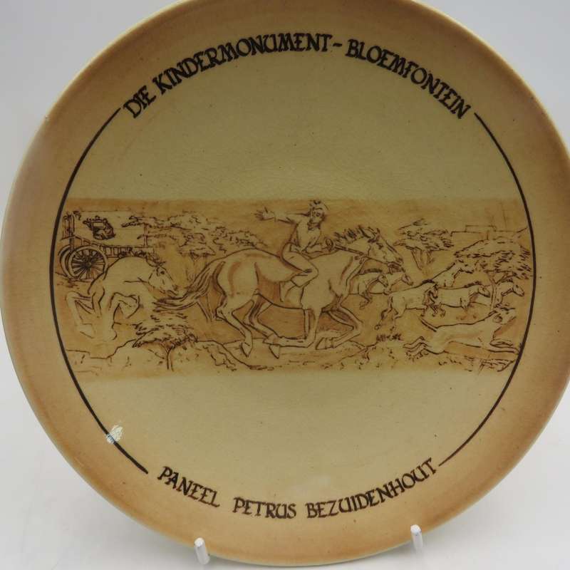 Die kindermonument - Bloemfontein - Paneel Petrus Bezuidenhout porcelain plate - Drostdy ware