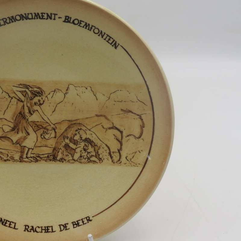 Die Kindermonument - Bloemfontein Paneel Rachel de Beer porcelain plate - Drostdy ware