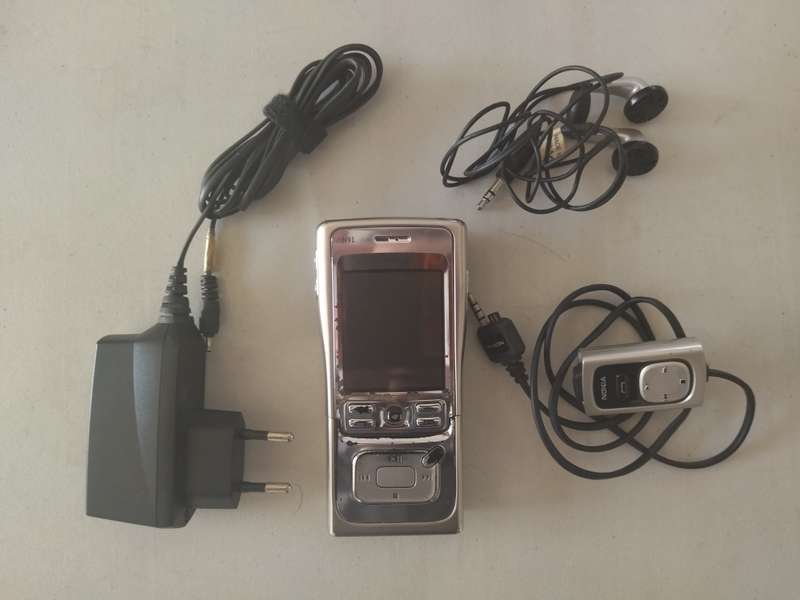 Nokia N91 Cellphone (Needs Battery + Charger)