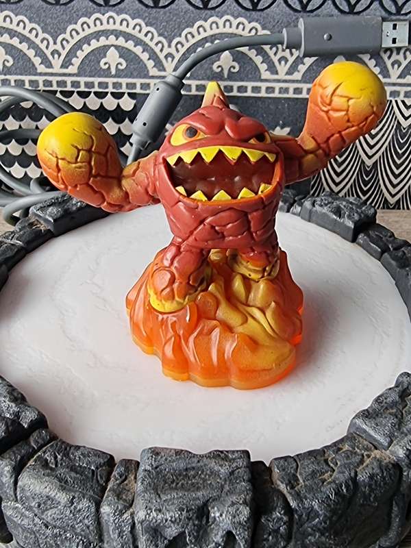 XBox 360 Skylanders Portal and 5 Characters