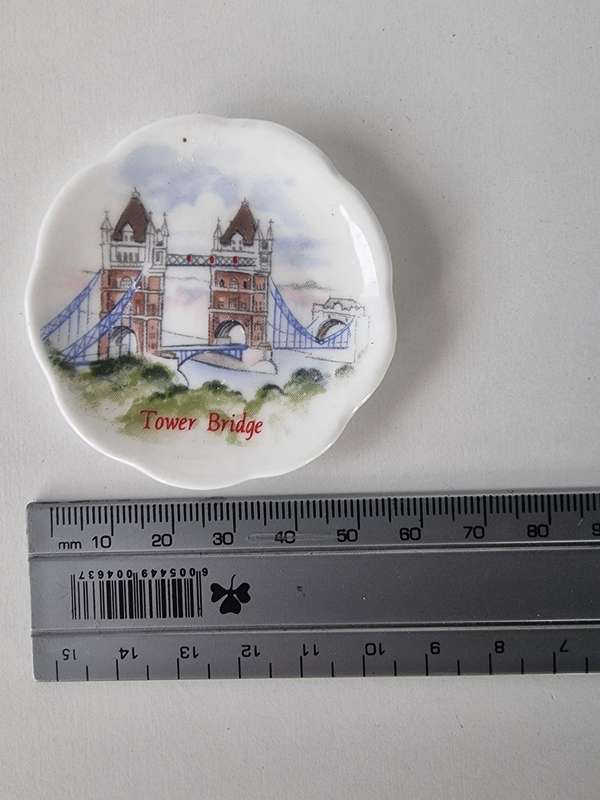 Bone China - 4 Miniature Souvenir Plates Of London Landmarks