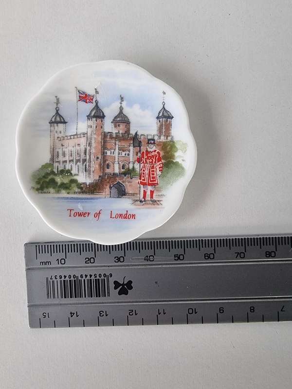 Bone China - 4 Miniature Souvenir Plates Of London Landmarks