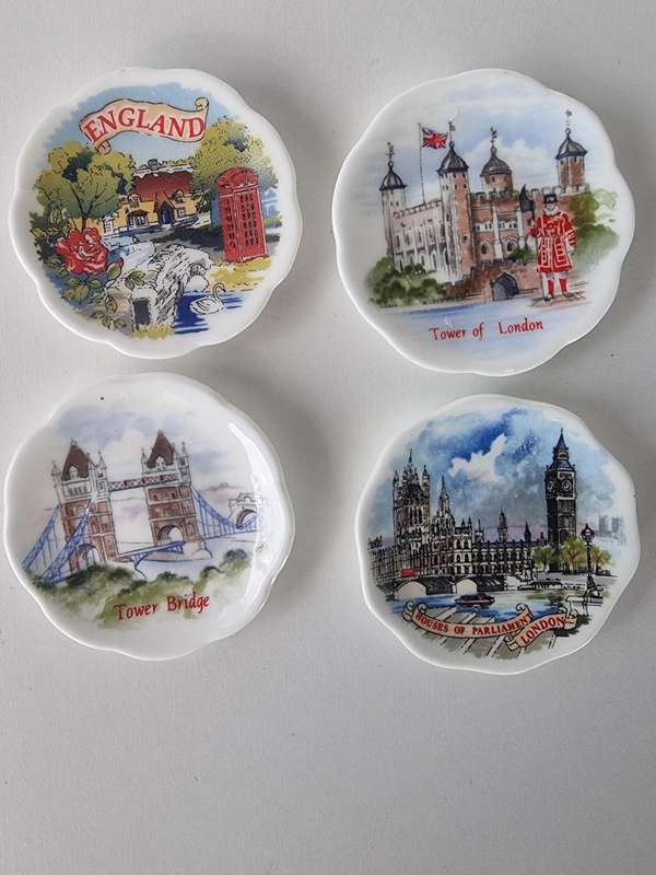 Bone China - 4 Miniature Souvenir Plates Of London Landmarks