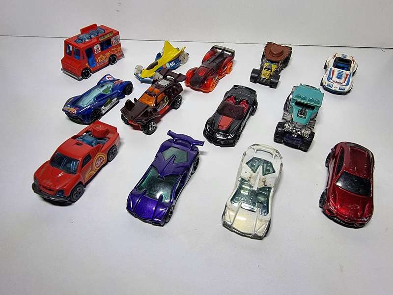 13 Die Cast cars - HotWheels