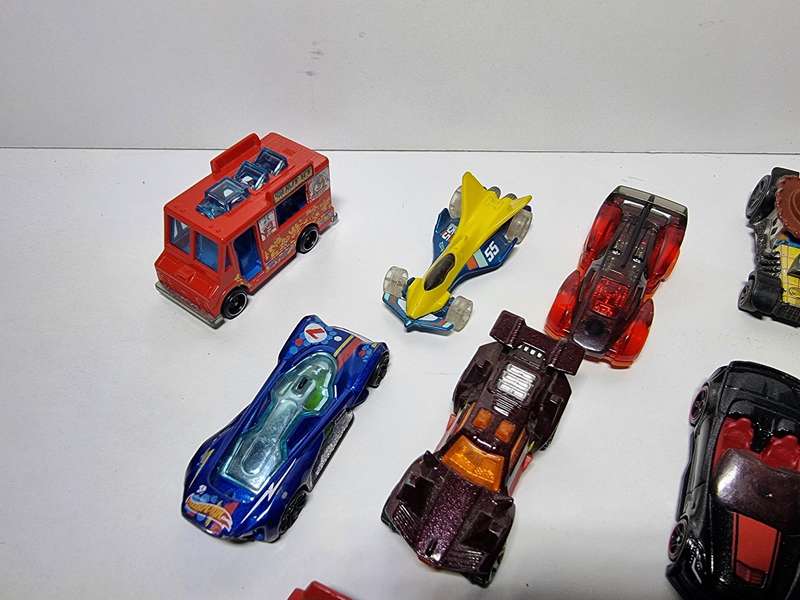 13 Die Cast cars - HotWheels