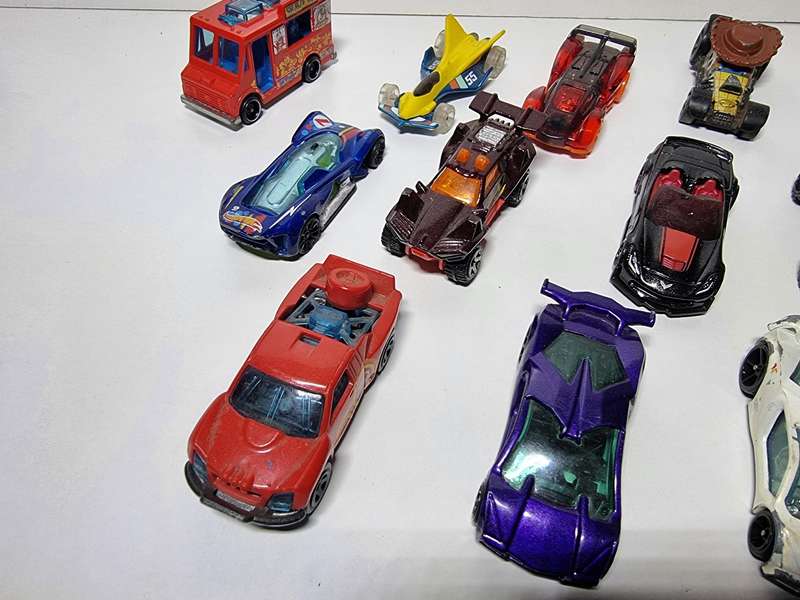 13 Die Cast cars - HotWheels