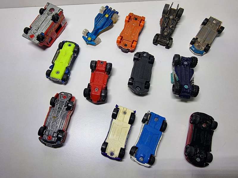 13 Die Cast cars - HotWheels