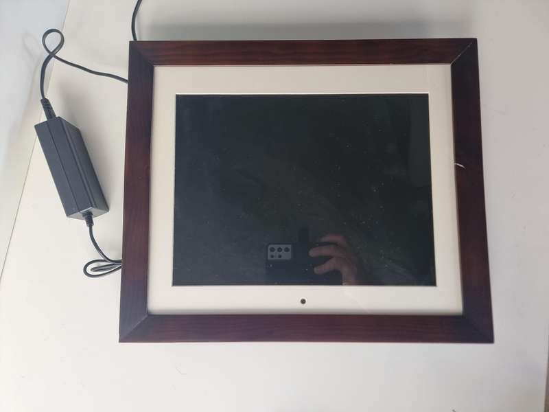 15" Digital Phot Frame - Wood Frame