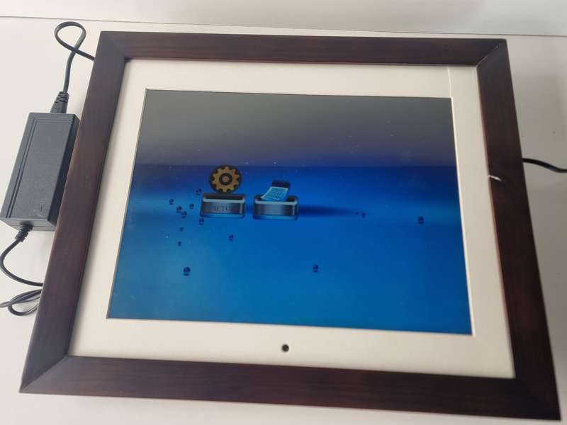 15" Digital Phot Frame - Wood Frame