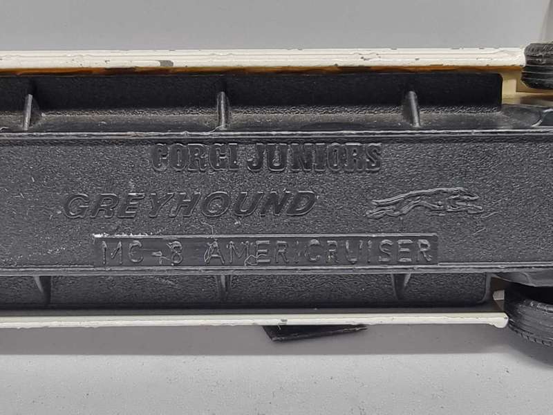 CORGI JUNIORS GREYHOUND MC - 8 AMERICRUISER Bus Die Cast Made in GT. Britain