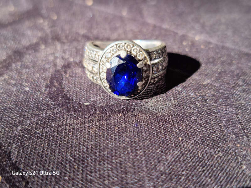 "Blue Oval" SAPPHIRE CZ 925 Sterling Silver Ring. ( Genuine Silver. )