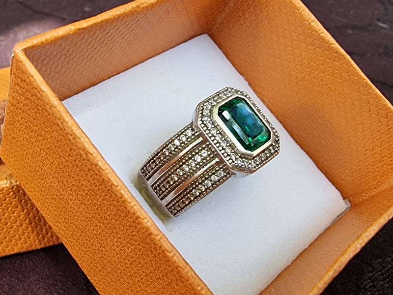"EMERALD" CZ 925 Sterling Silver Ladies Dress Ring. ( Genuine Silver. )
