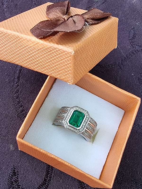 "EMERALD" CZ 925 Sterling Silver Ladies Dress Ring. ( Genuine Silver. )