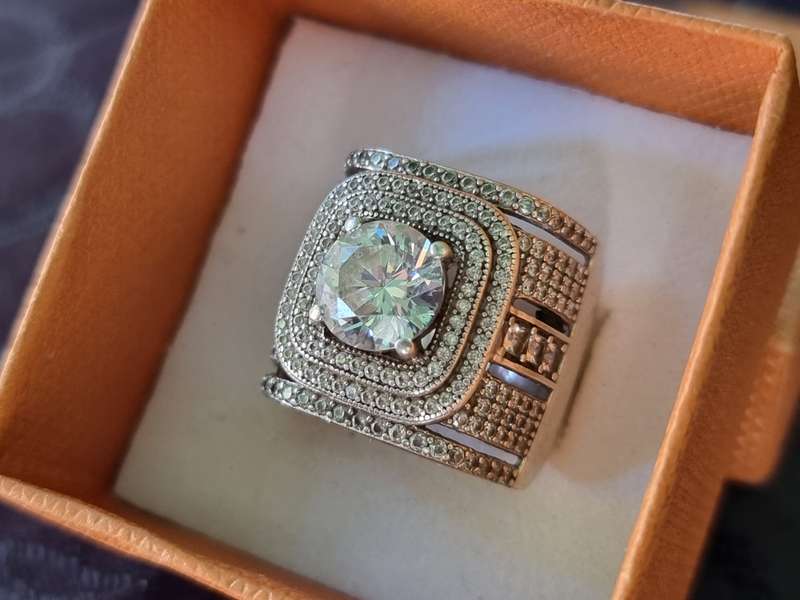 Mordern Design CZ 925 Sterling Silver Ring. ( Genuine Silver. )