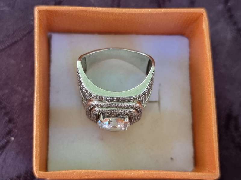 Mordern Design CZ 925 Sterling Silver Ring. ( Genuine Silver. )