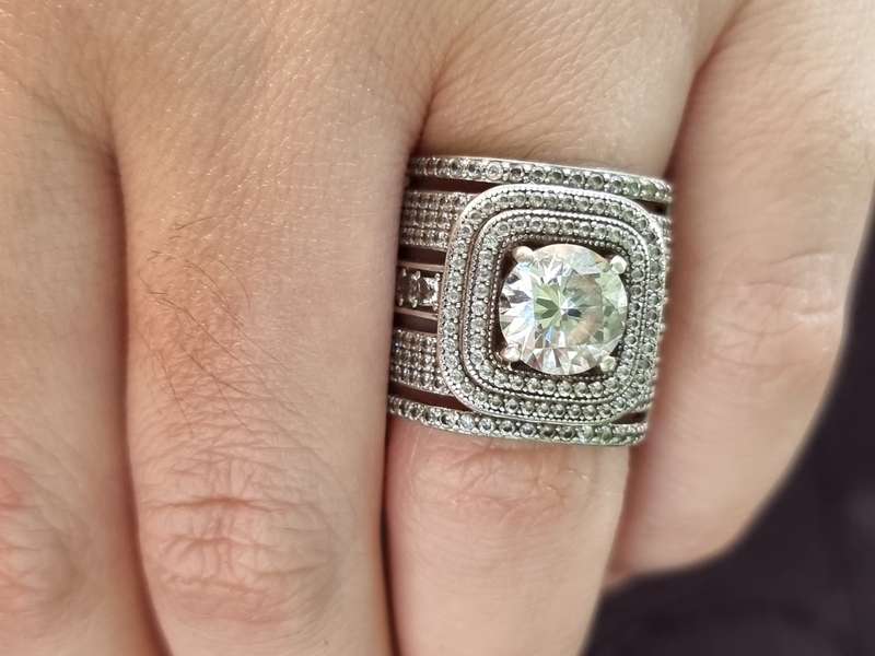 Mordern Design CZ 925 Sterling Silver Ring. ( Genuine Silver. )