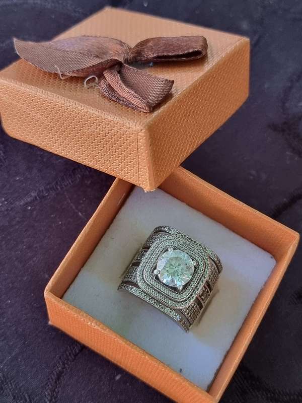 Mordern Design CZ 925 Sterling Silver Ring. ( Genuine Silver. )
