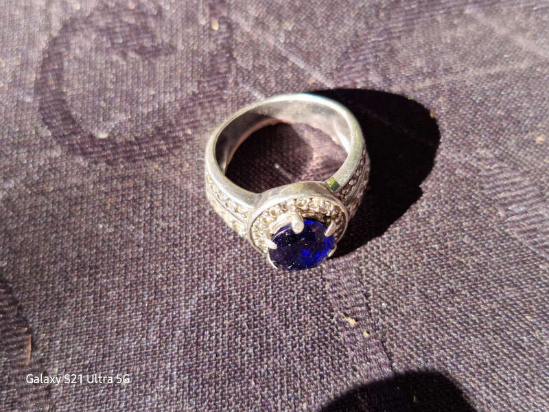 "Blue Oval" SAPPHIRE CZ 925 Sterling Silver Ring. ( Genuine Silver. )