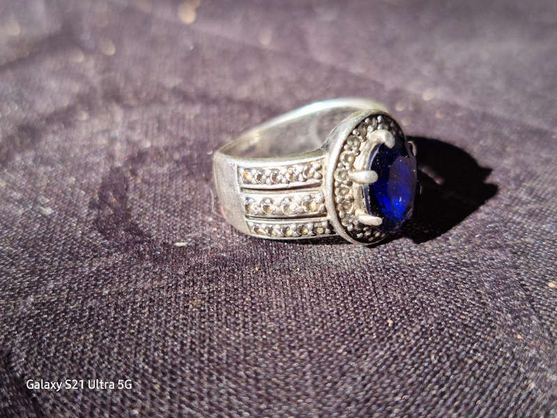 "Blue Oval" SAPPHIRE CZ 925 Sterling Silver Ring. ( Genuine Silver. )