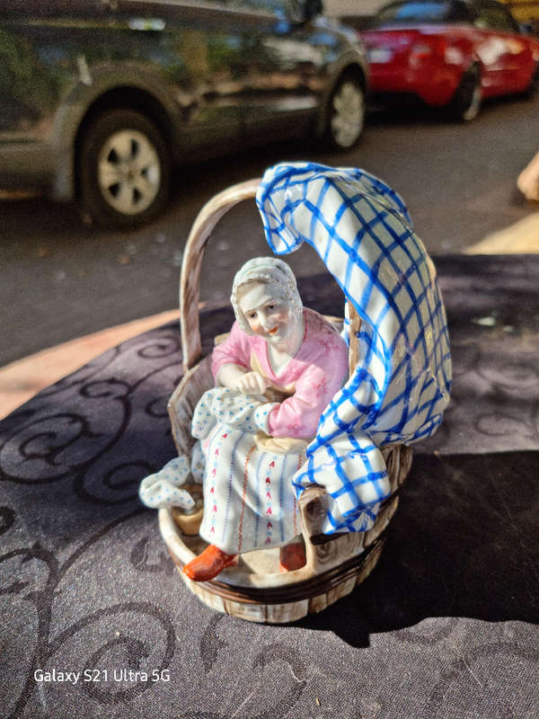 Pair of Meissen style figures