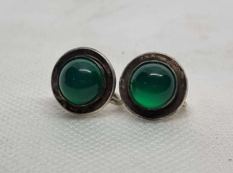 "VINTAGE" TAXCO Mexico Sterling Silver / GREEN ONYX / Screw Back 925 Sterling Silver  Earrings.
