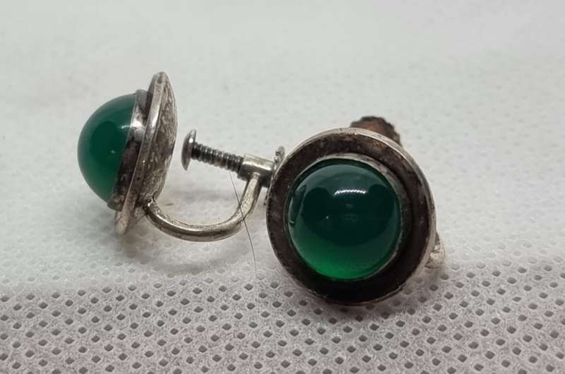 "VINTAGE" TAXCO Mexico Sterling Silver / GREEN ONYX / Screw Back 925 Sterling Silver  Earrings.