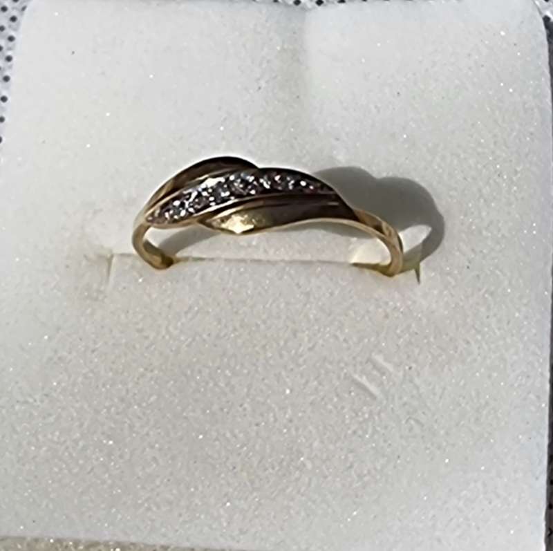 "Art Deco" Leaf Shaped Diamond 9ct Yellow Gold Ring (Genuine Gold)