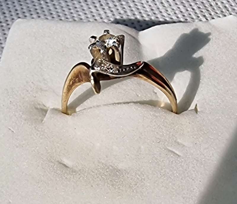 "Natural Diamond" Set in 9ct Yellow Gold Engagement Ring ( Genuine Gold )