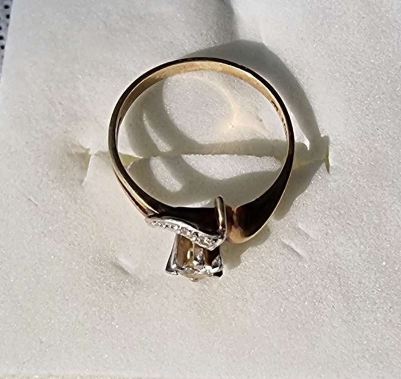 "Natural Diamond" Set in 9ct Yellow Gold Engagement Ring ( Genuine Gold )