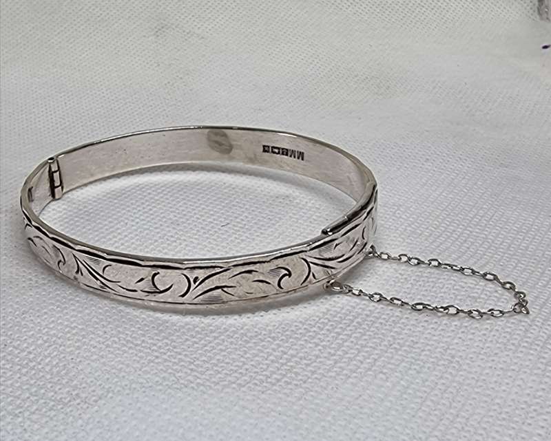 "HALL MARKED" ANTIQUE Engraved 925 "STERLING SILVER" Bangle. ( Genuine Silver. )