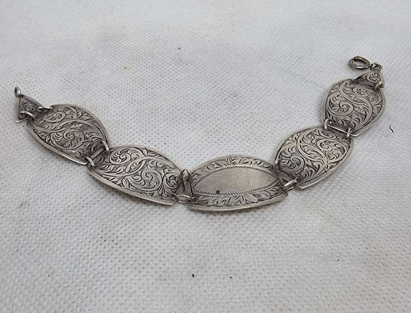 "VINTAGE" Fancy Shaped "ENGRAVED" 925 Sterling Silver Bracelet. ( Genuine Silver.)