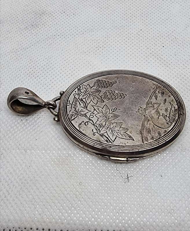 Oval "FLOWER FOX LOCKET" 925 Sterling Silver Pendant.( Genuine Silver.)