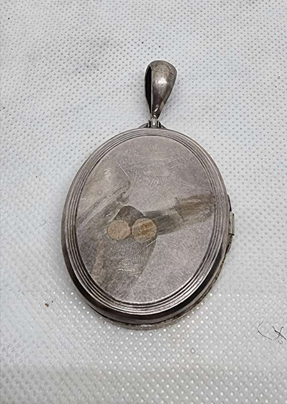 Oval "FLOWER FOX LOCKET" 925 Sterling Silver Pendant.( Genuine Silver.)