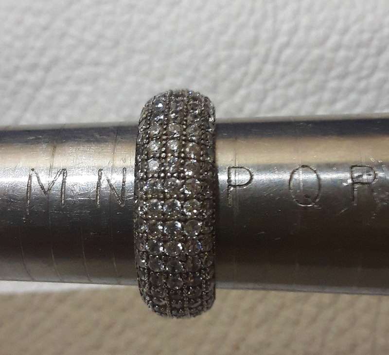 Very Beautiful .925 Silver Ladies ring stones all round 5.8gr