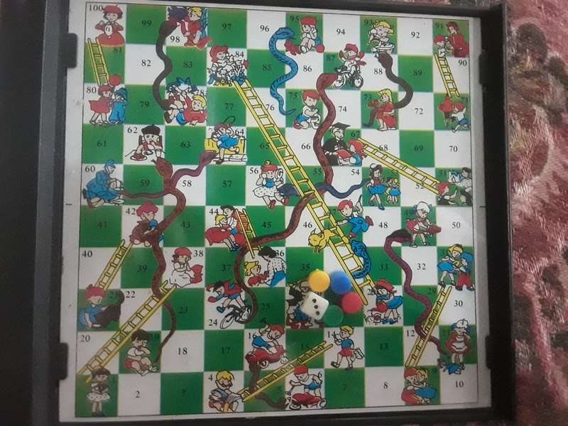 Garfield magnetic Snakes and ladders board game