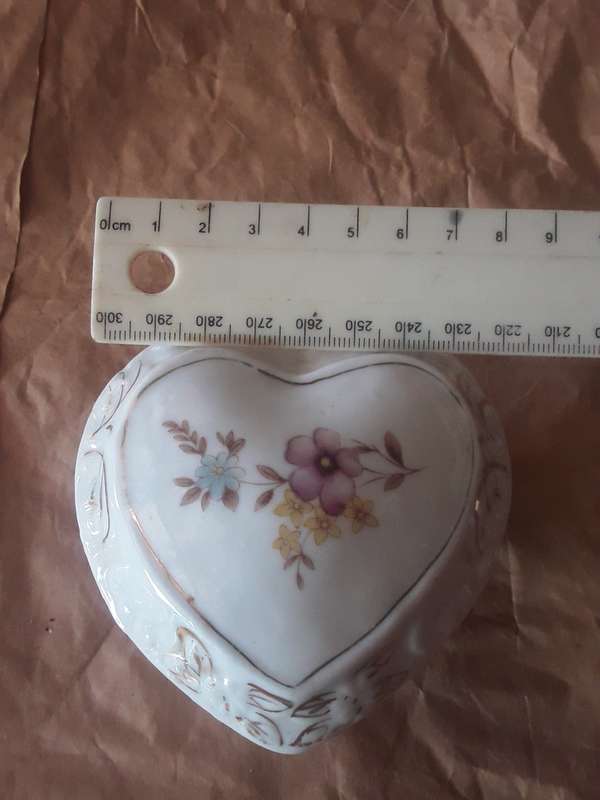 Heart shaped porcelain trinket holder