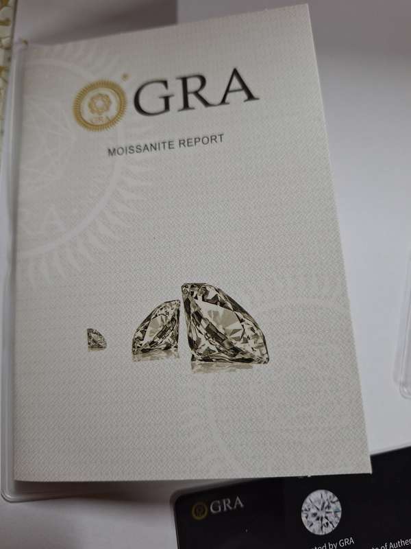 Stunning 2ct Moissanite - Round Cut - Colour D - VVS1