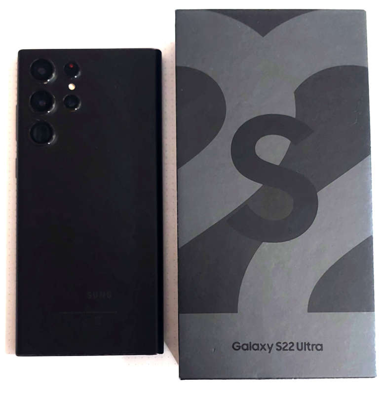 Samsung Galaxy S22 Ultra 256GB dual SIM in Phantom Black