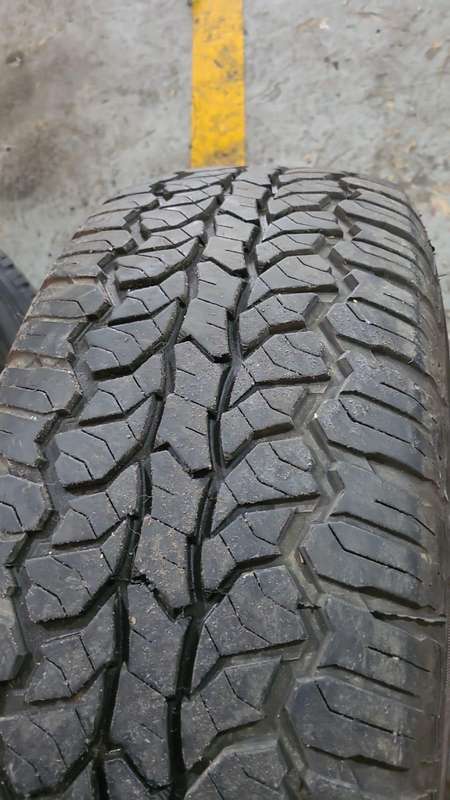 2 x255/65R17 Bakkie Tyres lanvigator