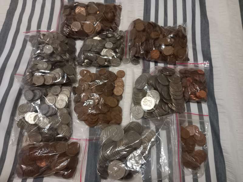 HUGE LOT OF 2ND AND 3RD DECIMAL COINS. 2760 COINS IN TOTAL. BID PER COIN TO TAKE ALL. PLS READ.