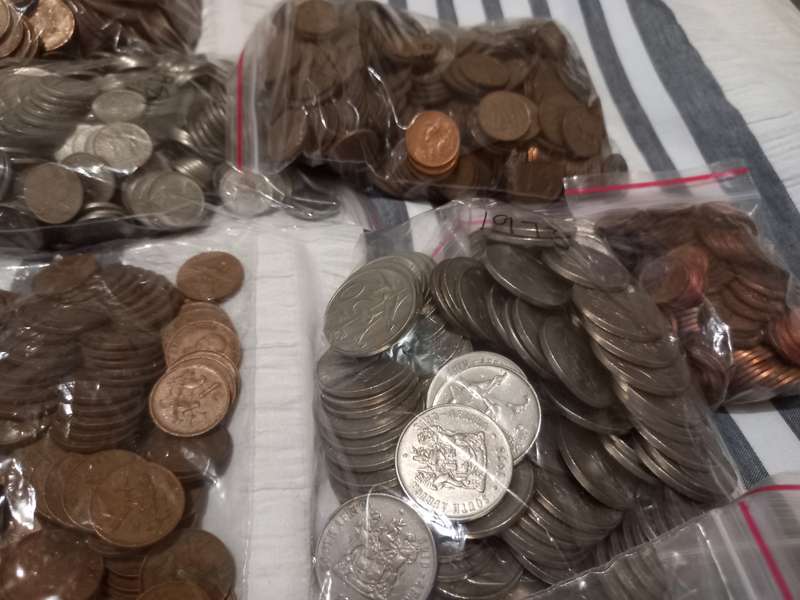 HUGE LOT OF 2ND AND 3RD DECIMAL COINS. 2760 COINS IN TOTAL. BID PER COIN TO TAKE ALL. PLS READ.