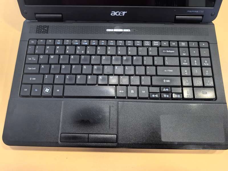 Acer Aspire 5734z - Intel Pentuim T4500 @2.30GHz- 4GB RAM - 320GB HDD -BRAND NEW BATTERY