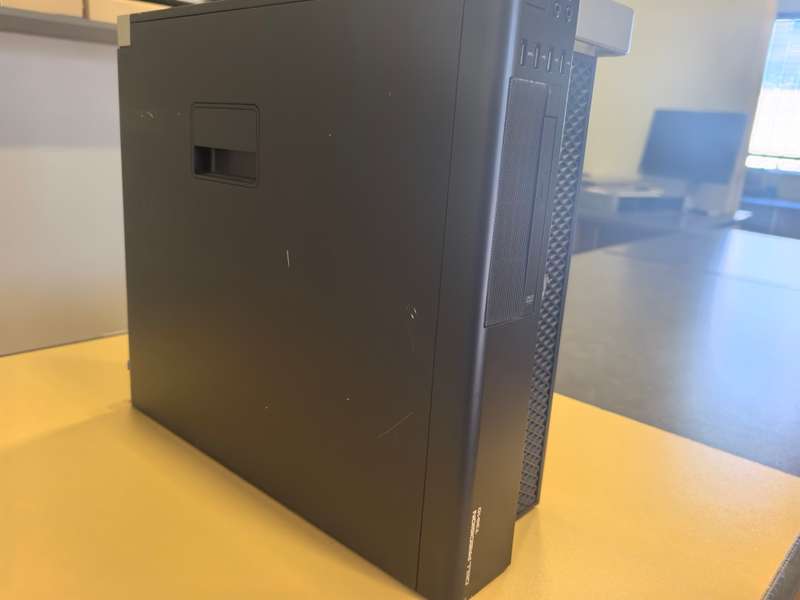 Dell Precision T3610 Xeon E5-1607 v2 32GB DDR3 256GB SSD 3 x 1TB HDD NVIDIA Quadro 4000 685W Power